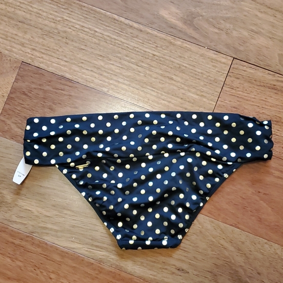 Bikini - Picture 3 of 3